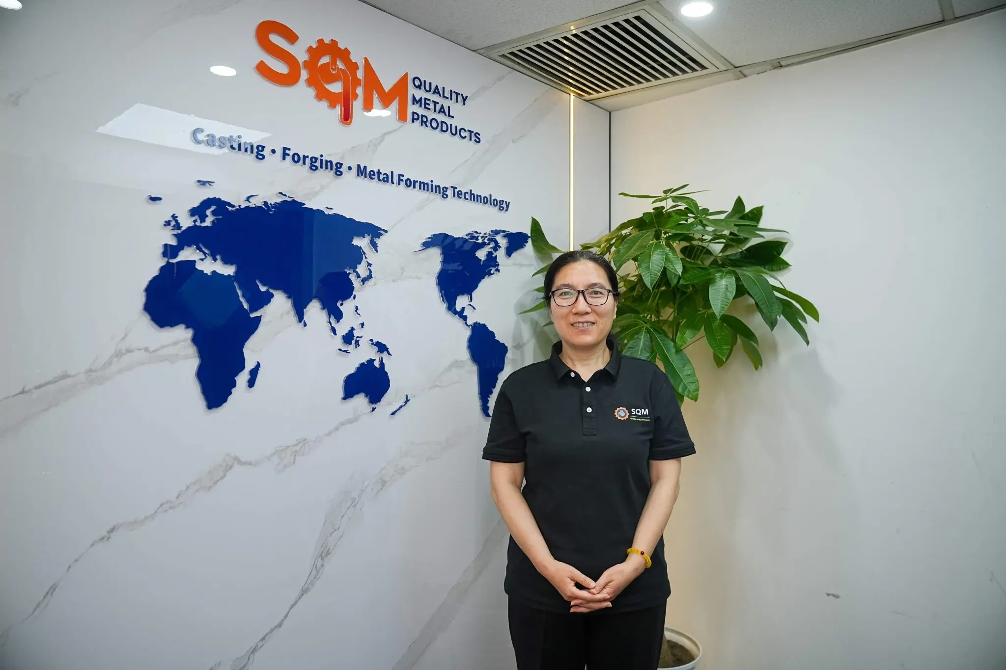 Logistic-Manager-Amy-Liu-2048x1365 Logistic-Manager-Amy-Liu-2048x1365